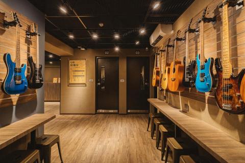 這球吉他專門學院 - 