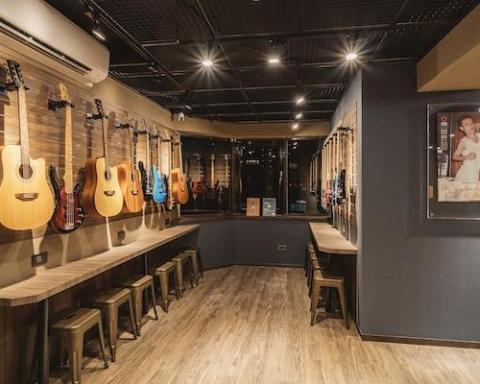 這球吉他專門學院 - 