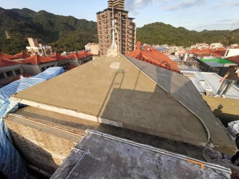 阿倫 - 透天老屋，屋頂翻新，前