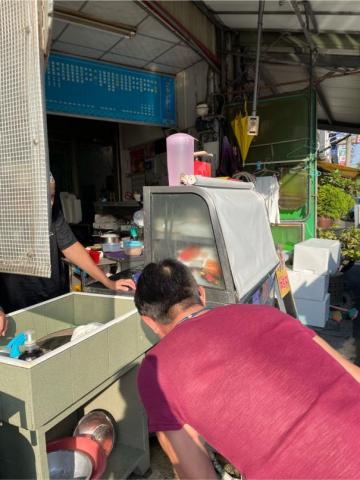 國華冷凍餐飲設備 - 黑白切冷櫥維修