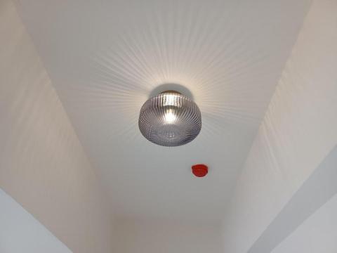 彭建龍 - 玄關吸頂燈安裝