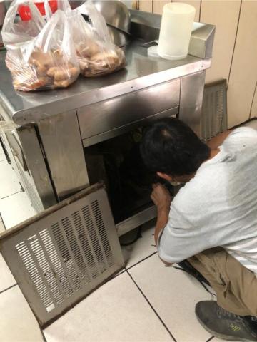 國華冷凍餐飲設備 - 工作台冰箱維修