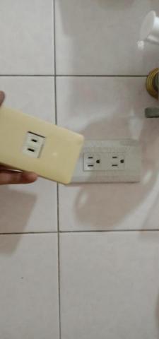 邱先生 - 更換插座面板