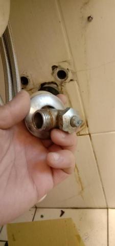 邱先生 - 面盆下三角凡而更換