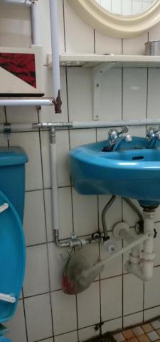 邱先生 - 從做戶內熱水（明管、面盆）