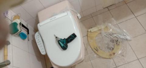 邱先生 - 更換免治馬桶