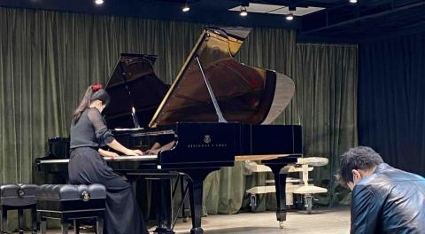 簡老師內湖音樂工作室（到府有合作老師，也可參加發表會） - 鋼琴國際大賽得主 林易 指導