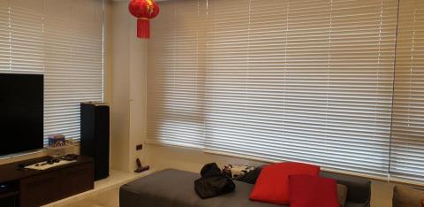 石庭彰 - 電動木百葉