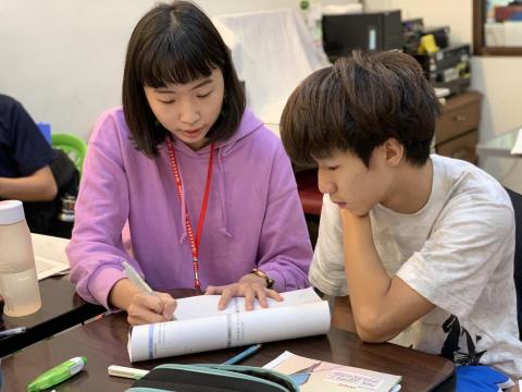 林宜蓁 - 教導南港高工學生數學相關問題