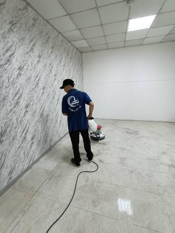 潔可靈 - 某科技公司清潔後打磨中