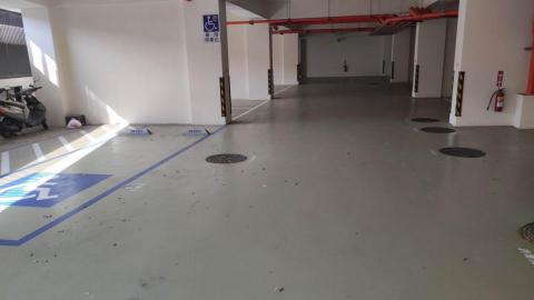 家是明亮 asik工作室 - WU001案打掃前
樹葉散落滿地
地板積灰塵嚴重
已四個月未打掃 家是明亮 asik工作室 - WU001案打掃前
樹葉散落滿地
地板積灰塵嚴重
已四個月未打掃