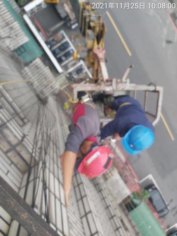 崧興工程行 - 水管吊橋裝 崧興工程行 - 水管吊橋裝