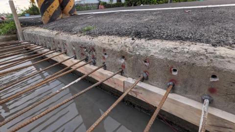 旺洋有限公司 - 水溝過路，植筋