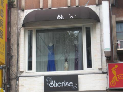 曉陽清潔社 - 2樓外牆玻璃簡易清洗.價1000