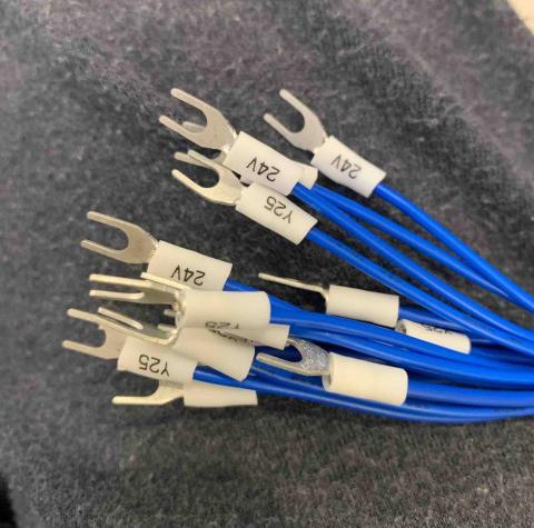 鍾小姐 - 軟體開發電路配盤配線