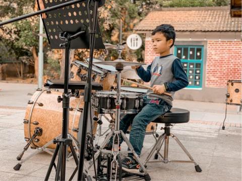 蹦音樂爵士鼓教室 - 