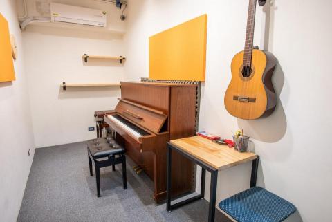 沃茲音樂藝術 - 鋼琴/吉他/小提琴 教室1