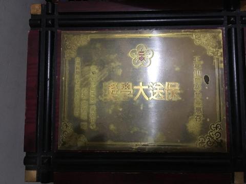 王晏瑀 Helena - 高中獲保送國文系資格，在大學英文系時(大四)進入台北翻譯公司擔任英翻中的工作