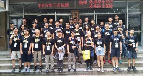 白奇剛 - IPhOC物理奧林匹亞暑期營