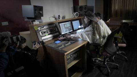 Jeannie Hung - 替邱比製作專輯, 媒體訪談側拍