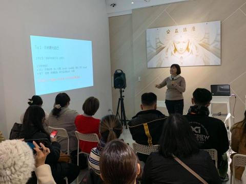 賴彥蓉 - 受出版社邀請上台分享命理占卜業網路曝光的方法