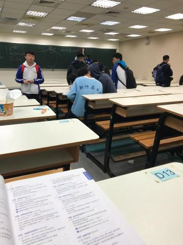 陳又銓 - 大學在補習班打工時的位子