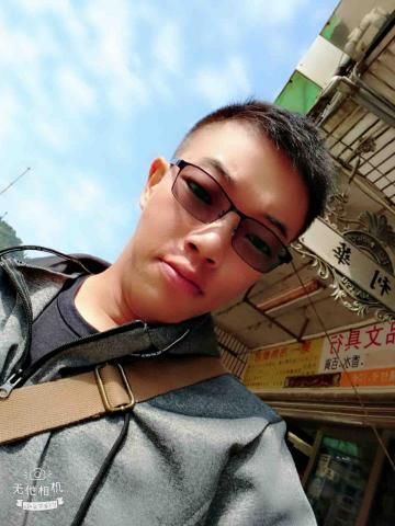 提供繪圖板2021服務的專家黃聖評