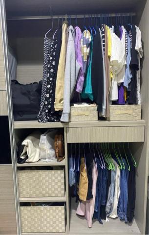 整理師亞希（AKY) - 經過斷捨離後，依照使用者穿衣的頻率來調整擺放位置，再添購合適的收納籃加以輔助，清爽.怦然心動的衣櫥出現了！