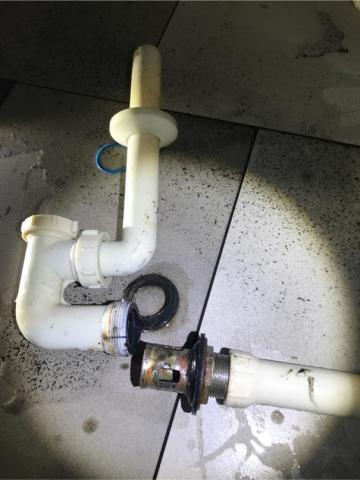泓瑋 - 洗手台落水管及落水頭更換