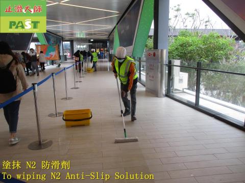 Pinwoof品屋傢居-無障。愛設計 - 戶外/百貨公司/走道、樓梯/中硬度磁磚地板止滑工程 Pinwoof品屋傢居-無障。愛設計 - 戶外/百貨公司/走道、樓梯/中硬度磁磚地板止滑工程