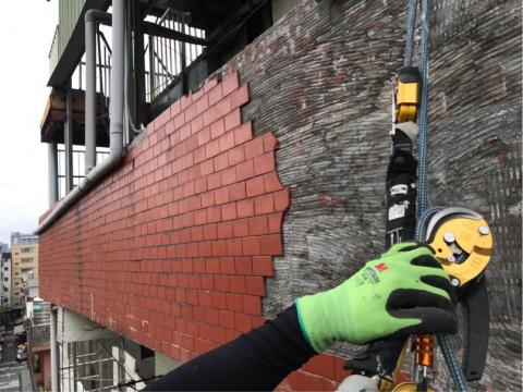 阿瑋高空 - 高樓層磁磚敲除