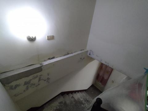 火格油漆 - 壁癌處理前