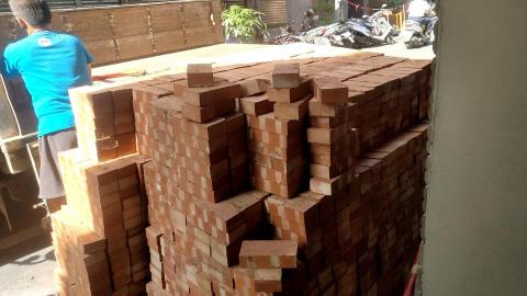 宥哲拆除小團體 - 進料