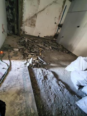 宥哲拆除小團體 - 地板部分打除