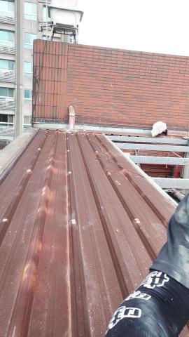 宥哲拆除小團體 - 屋頂鐵皮卸除