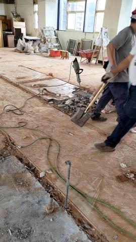 宥哲拆除小團體 - 地板打除