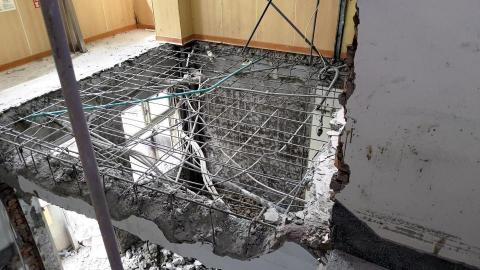 宥哲拆除小團體 - 樓板的打除