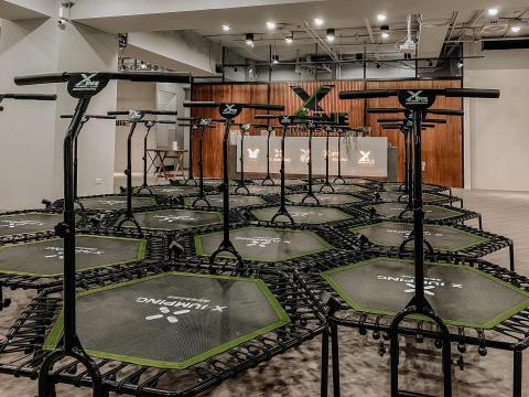 XLINE體適能運動空間 松山店 - 成人跳床、兒童跳床
1降低體脂
2舒緩壓力
3促進血液循環
4減緩膝蓋衝擊力
5訓練平衡感、協調能力、感覺統合