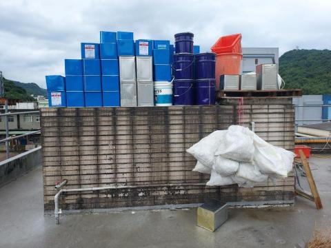 黃建翔 - 材料堆放