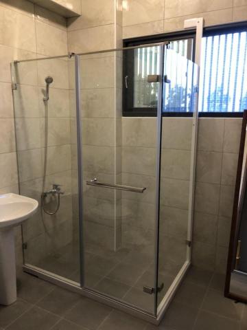 浴世界淋浴拉門工作室 - 無框，一門二固，L型