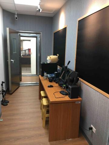 音樂娃娃國室內裝修工作室 - 超長型空間的錄音剪輯室