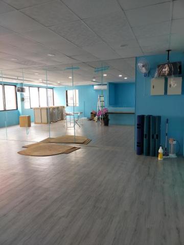 弘偉裝潢統包工程 - 自由一路111號運動俱樂部油漆工程及地板工程完美的收工程