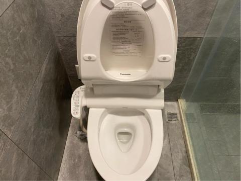 董家瑋 - 馬桶（打掃後）