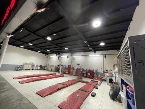 新亨照明 - 修車廠高天井燈安裝 新亨照明 - 修車廠高天井燈安裝