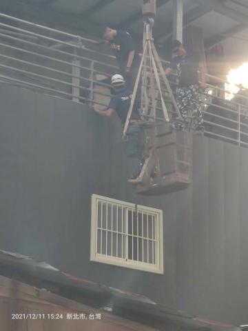 誠豐鐵件工程行 - 穿好衣服