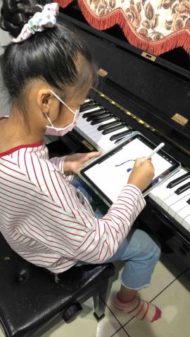佑佑老師 鋼琴教學 五股 蘆洲 - 搭配平板教學