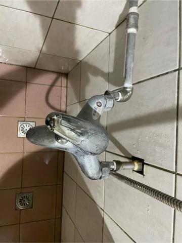 阿勲專業水電維修 - 淋浴組N字水閥與鐵彎頭漏水施工