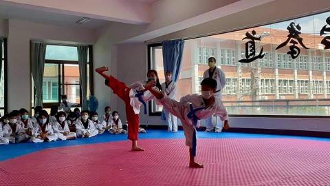 旋風跆拳道 - 測驗動作：側踢