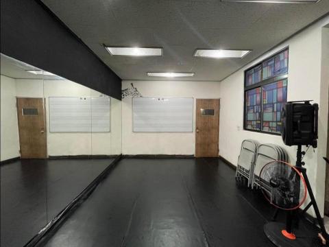 Jenny老師 - 美聲大教室，可供歌唱/舞蹈/音樂劇/表演教學使用