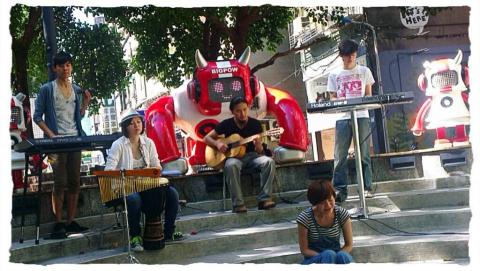 鋼琴自彈自唱教學Loops老師 LoopStudioTw  - 【台北當代藝術館｢街大歡囍｣】2012 / 9
中山印象秋樂祭 音樂創作參展
｢澄玄樂團｣ 光能午後